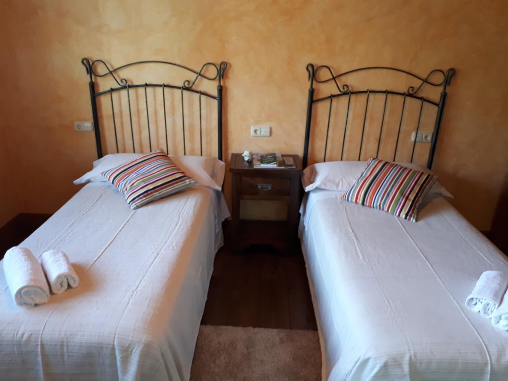 Pension Vilanova Sigueiro Bagian luar foto